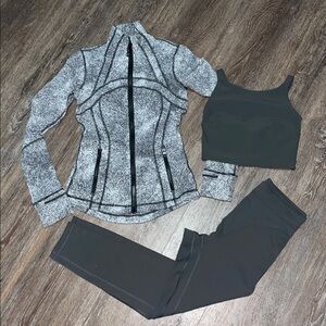 Like New Matching Lululemon Graphite Gray Bundle. Size Tops 4/Bottom 6